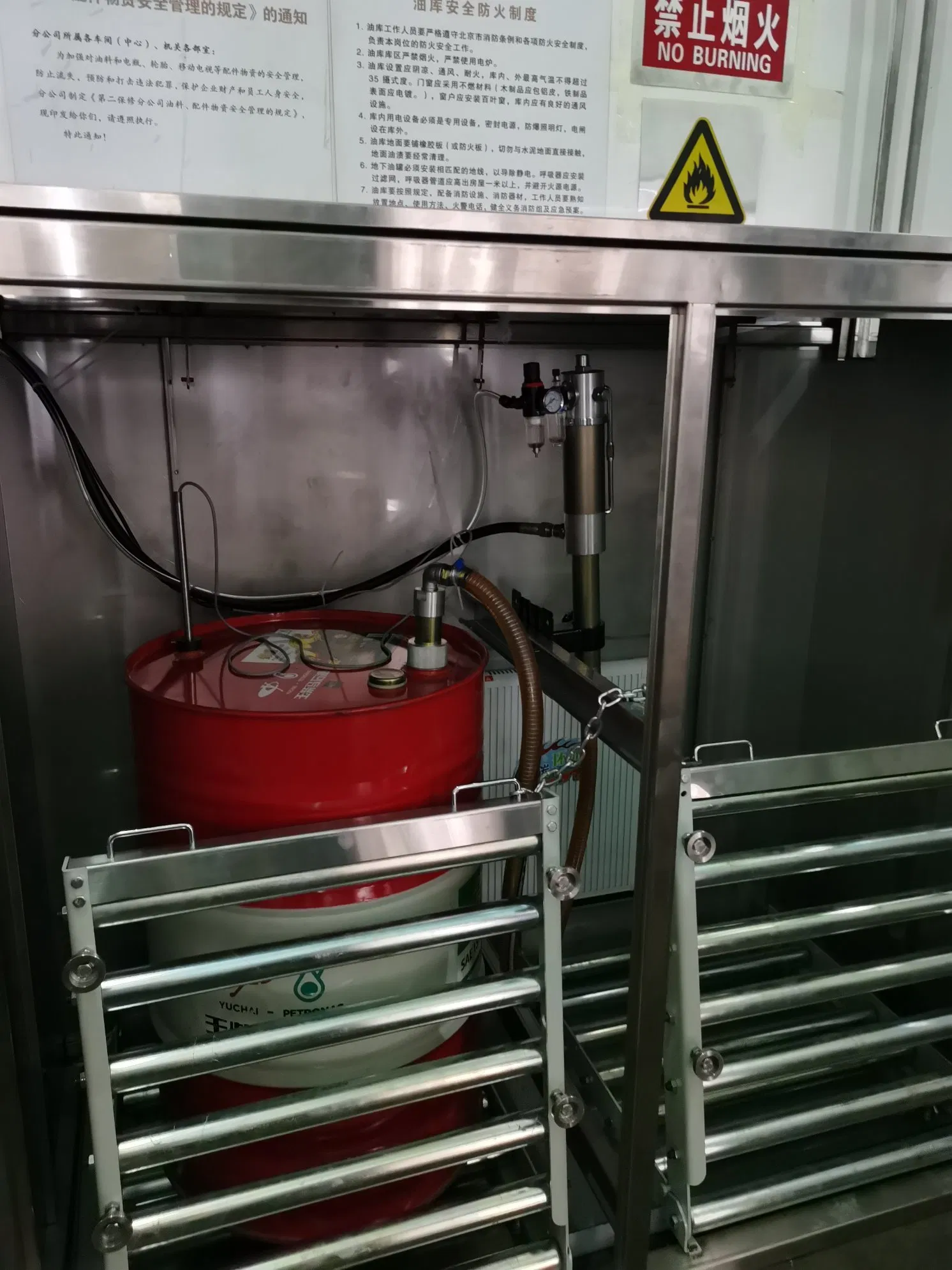 Fabit Fluid Monitoring System for Oil in Auto Repair Workshop