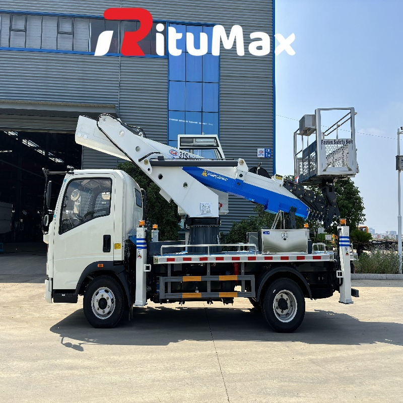 Sinotruk HOWO 4*2 Aerial Work Platform Hydraulic Lifter Vehicle with Safety Features