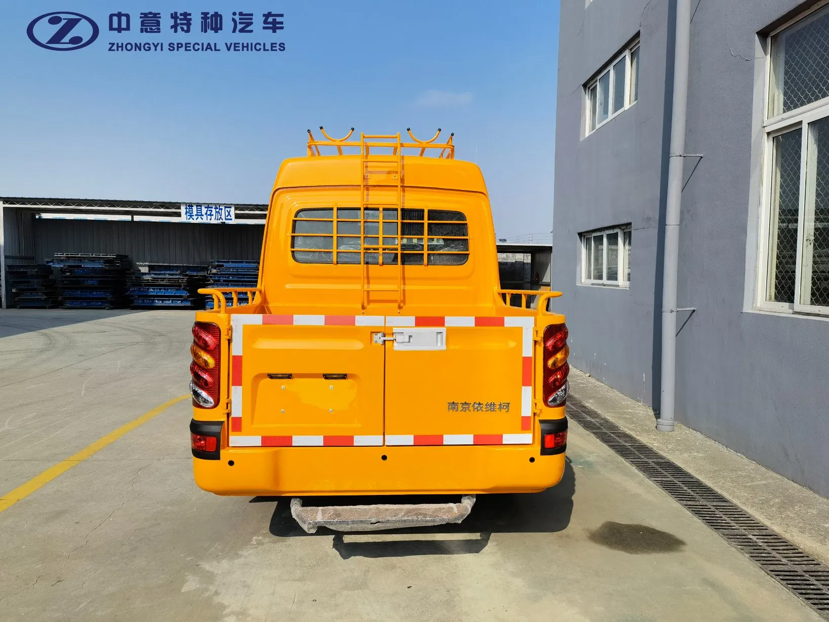Multi-Functional Anti-Corrosion Safety Protection Oilfield Engineering Vehicle for Troubleshooting