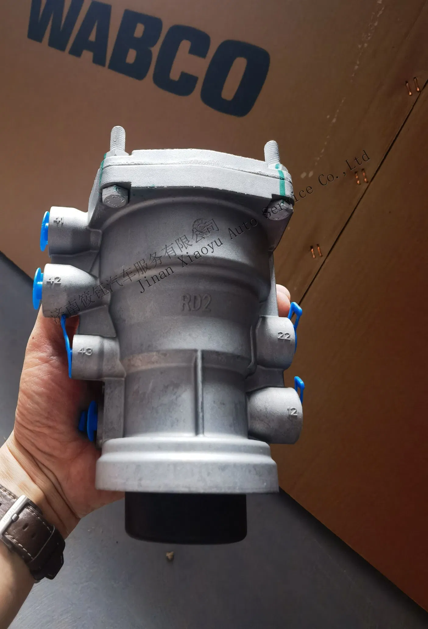 Knorr K139810 Trailer Control Valve Essential Component of Truck Brake Systems