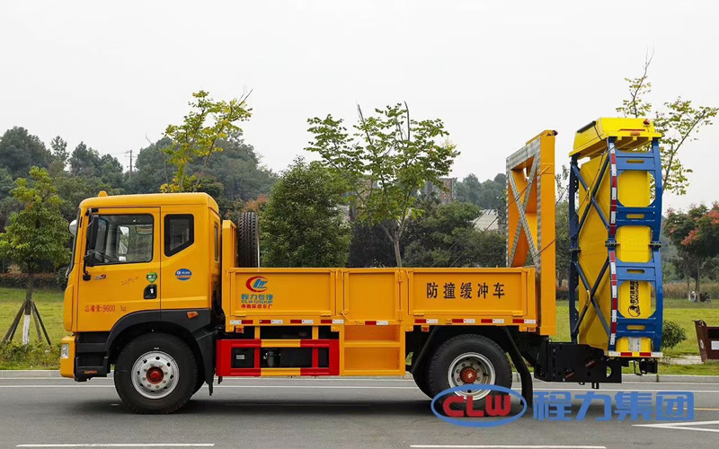 Dongfeng D9 100K Collision Safety Vehicle Medium-Duty Traffic Work Buffer Equipment