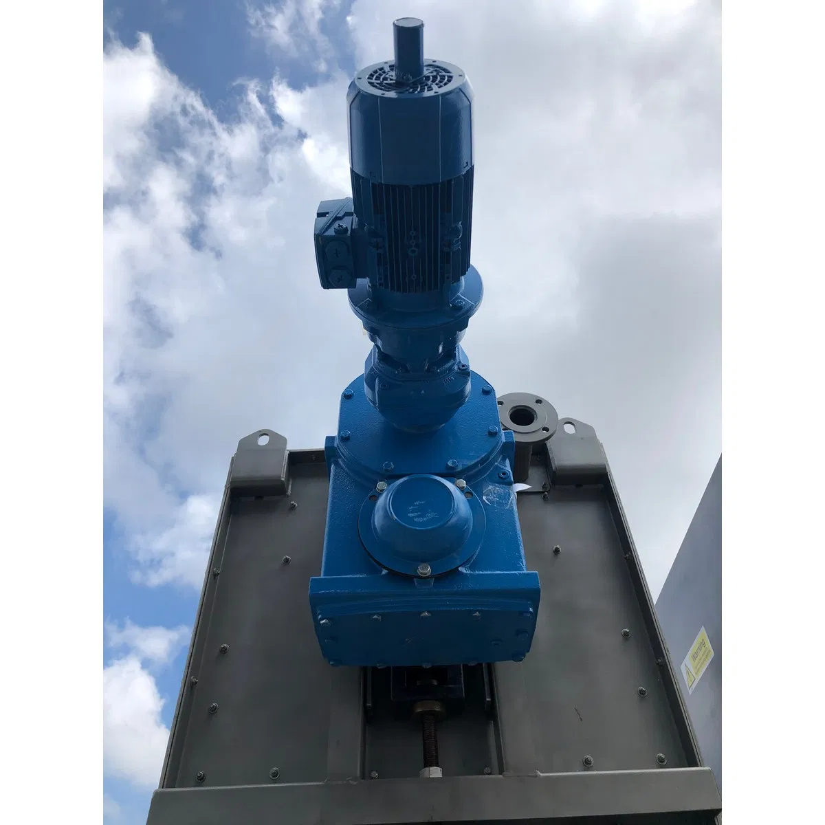 Innovative River Lake Screening System with Custom Mechanical Bar Screen