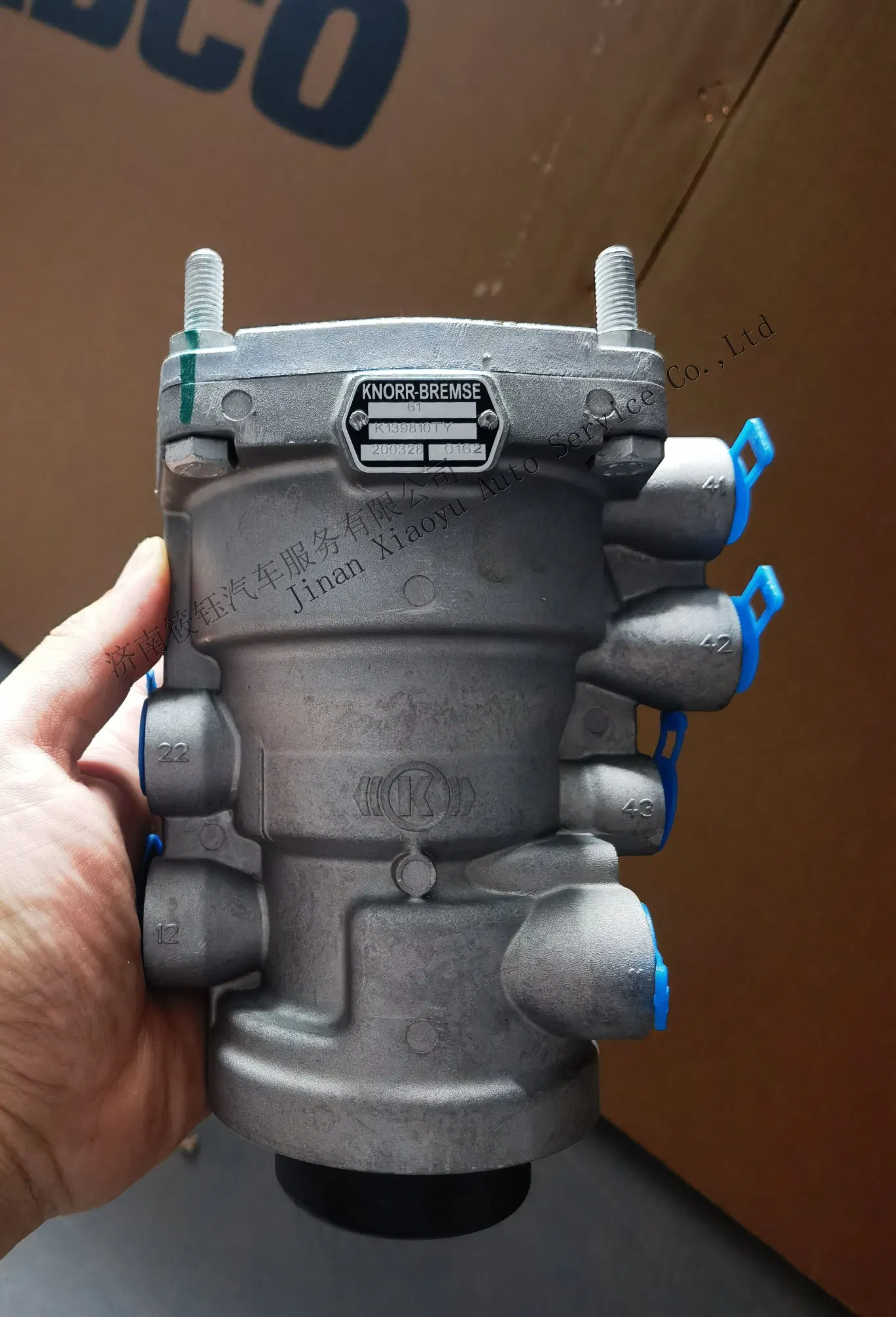 Knorr K139810 Trailer Control Valve Essential Component of Truck Brake Systems