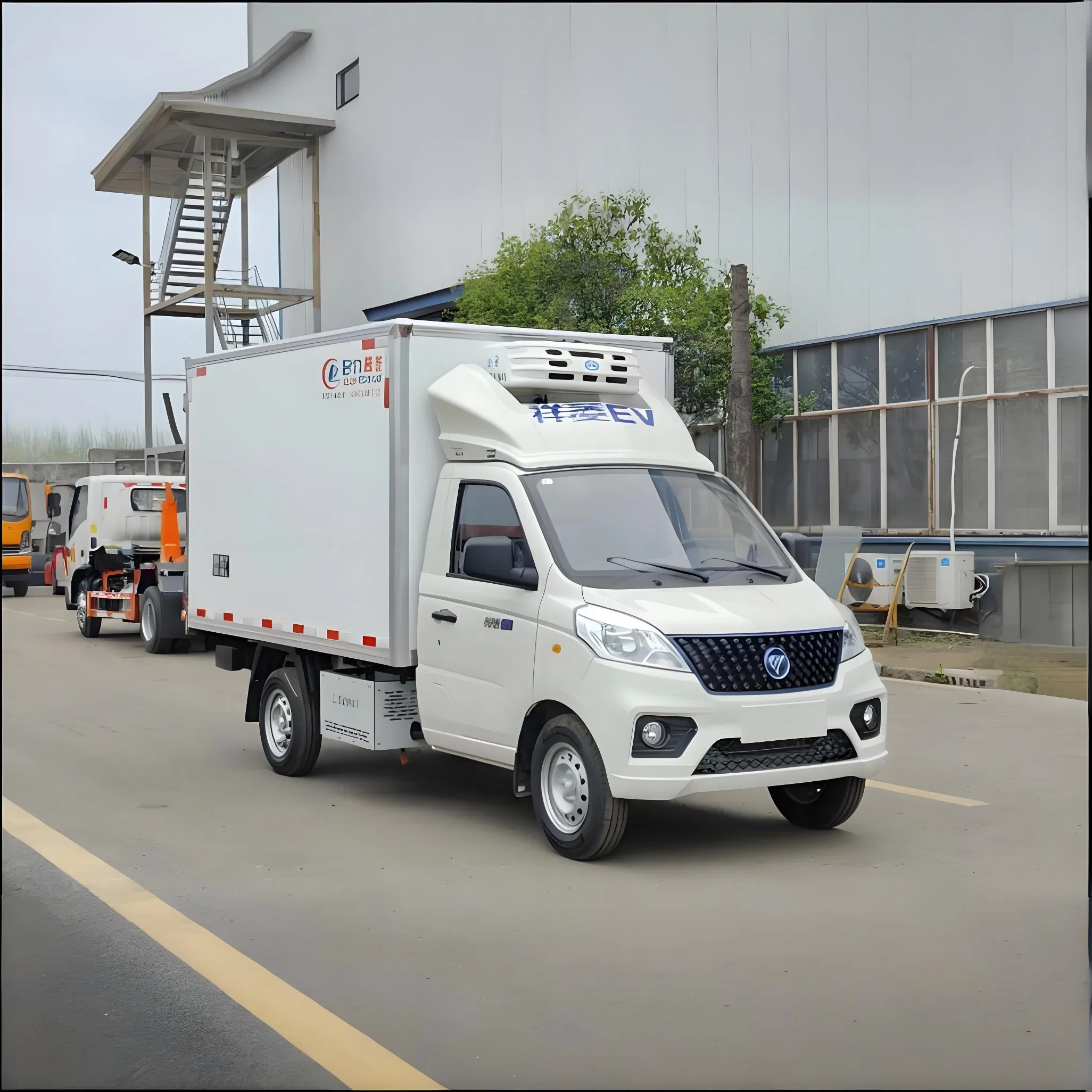Small Refrigerated Vehicles Ensure The Safety and Quality of Distribution