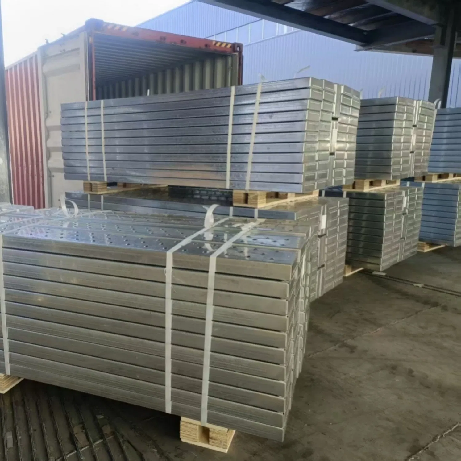 Quick Guard Kwikstage Scaffolding Features Integrated Guardrail System That Installs Simultaneously with Platform Erection