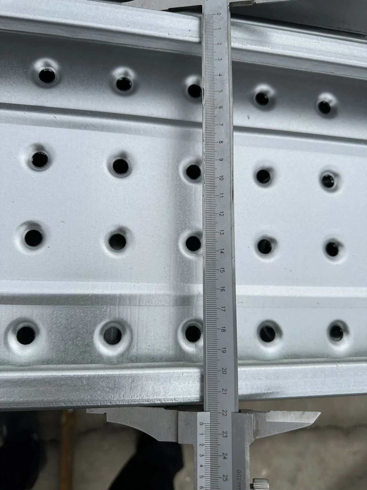 En12811 BS1139 400mm 450mm 210mm Metal Scaffolding Board Building Materials Galvanized Scaffold Steel Plank