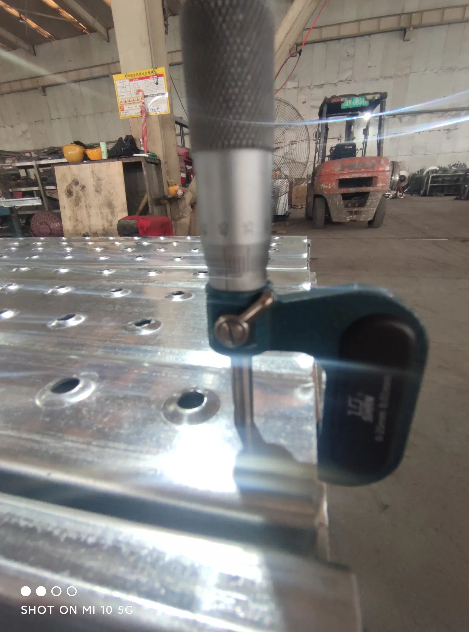 En12811 BS1139 400mm 450mm 210mm Metal Scaffolding Board Building Materials Galvanized Scaffold Steel Plank