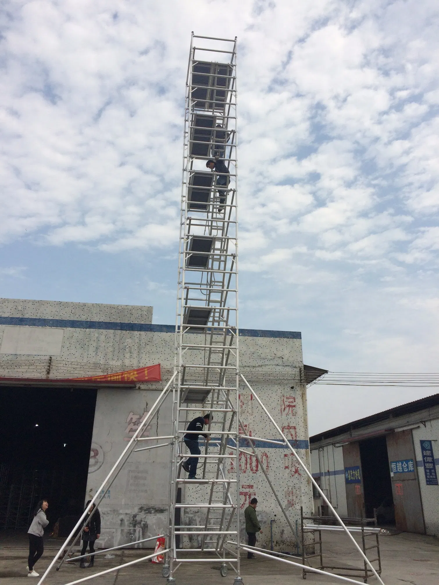 Versatile Aluminum Scaffolding System with Secure Locking Wheels