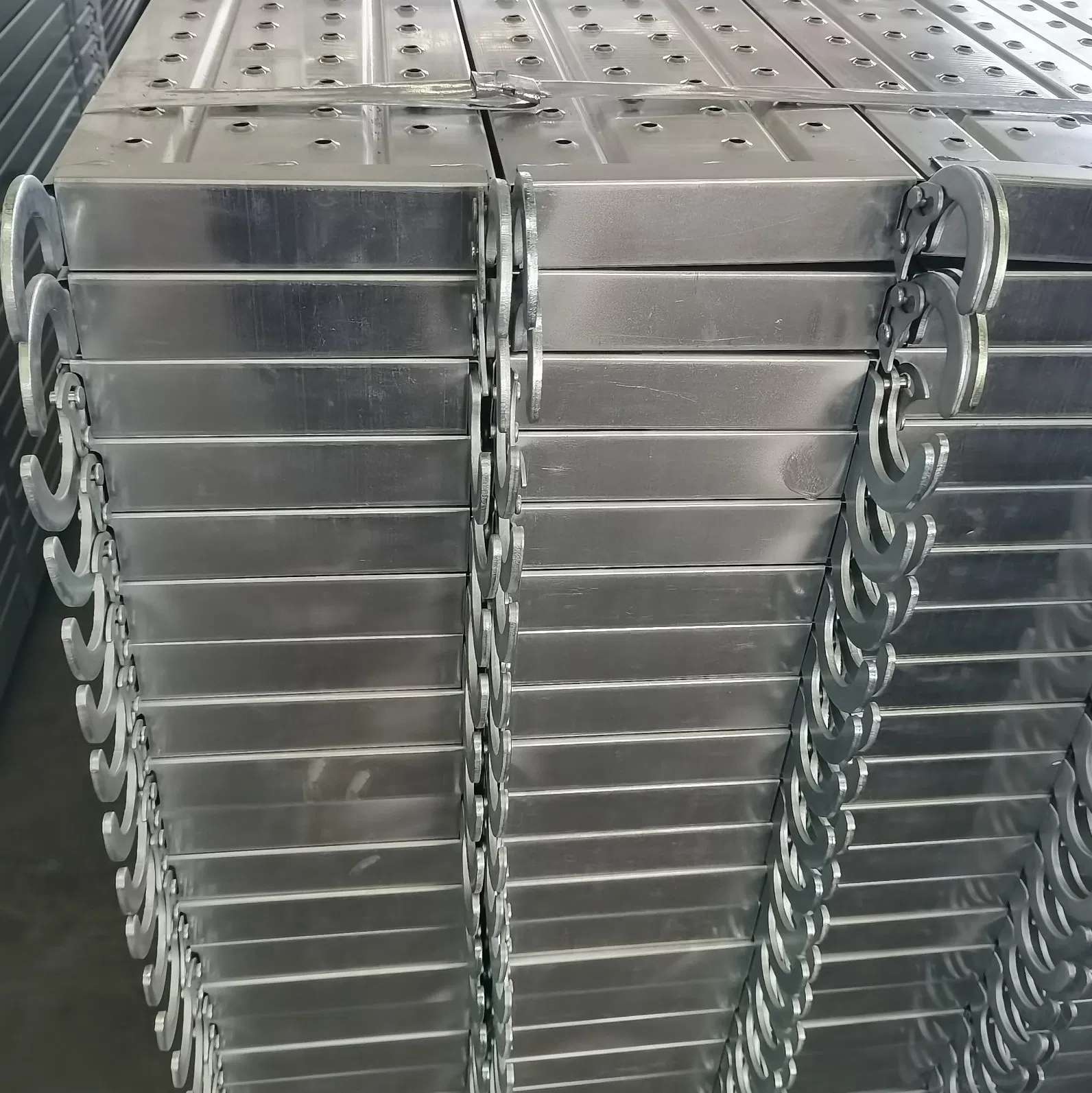 Low Price Galvanized Metal Walk-Through Scaffolding Platform Steel Board with Hook for Scaffolding System