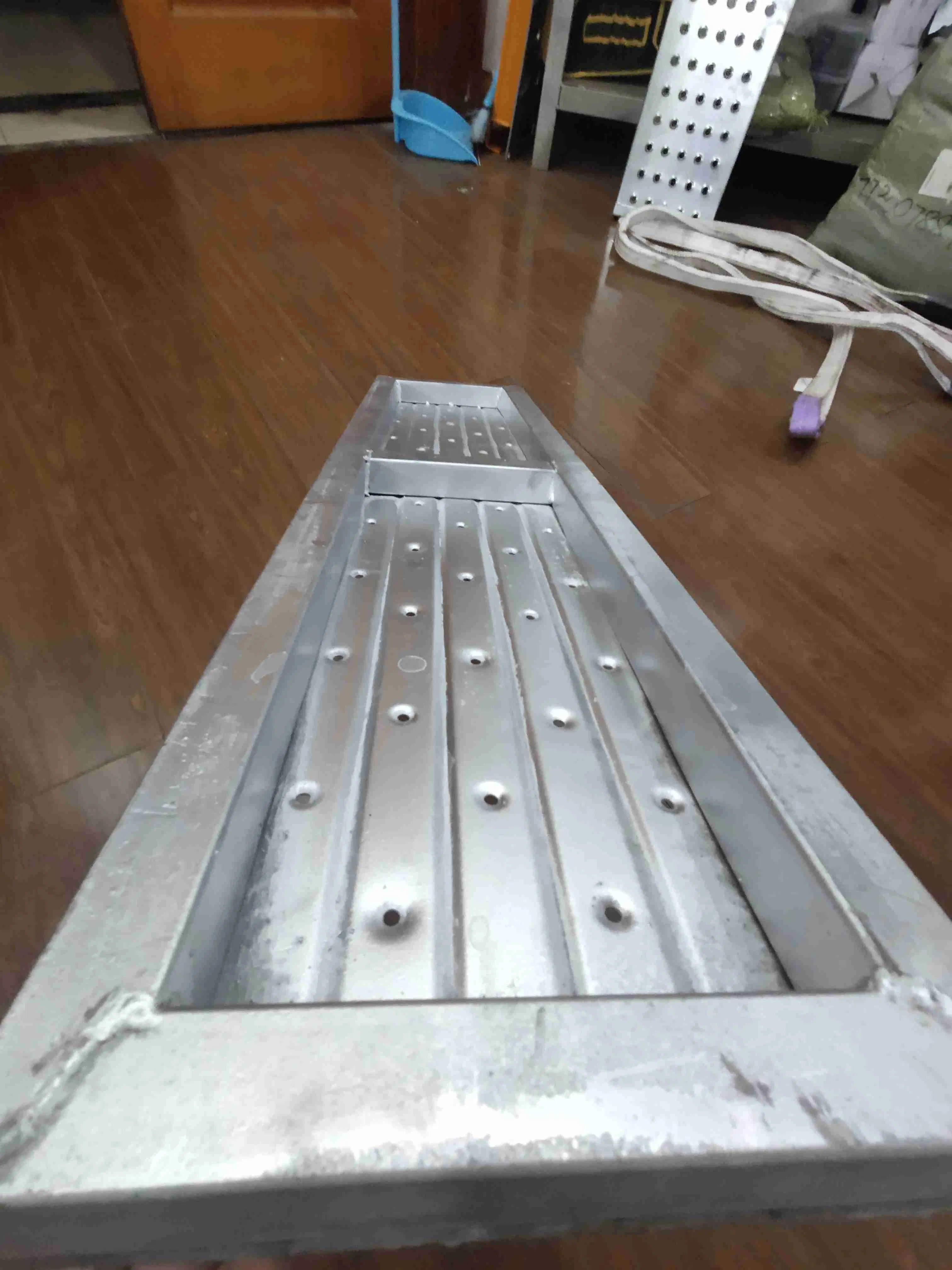 1-4m 240*38mm Scaffold Sand Prevention Galvanized Painted Scaffolding Perforated Steel Catwalk Scaffold Steel Plank