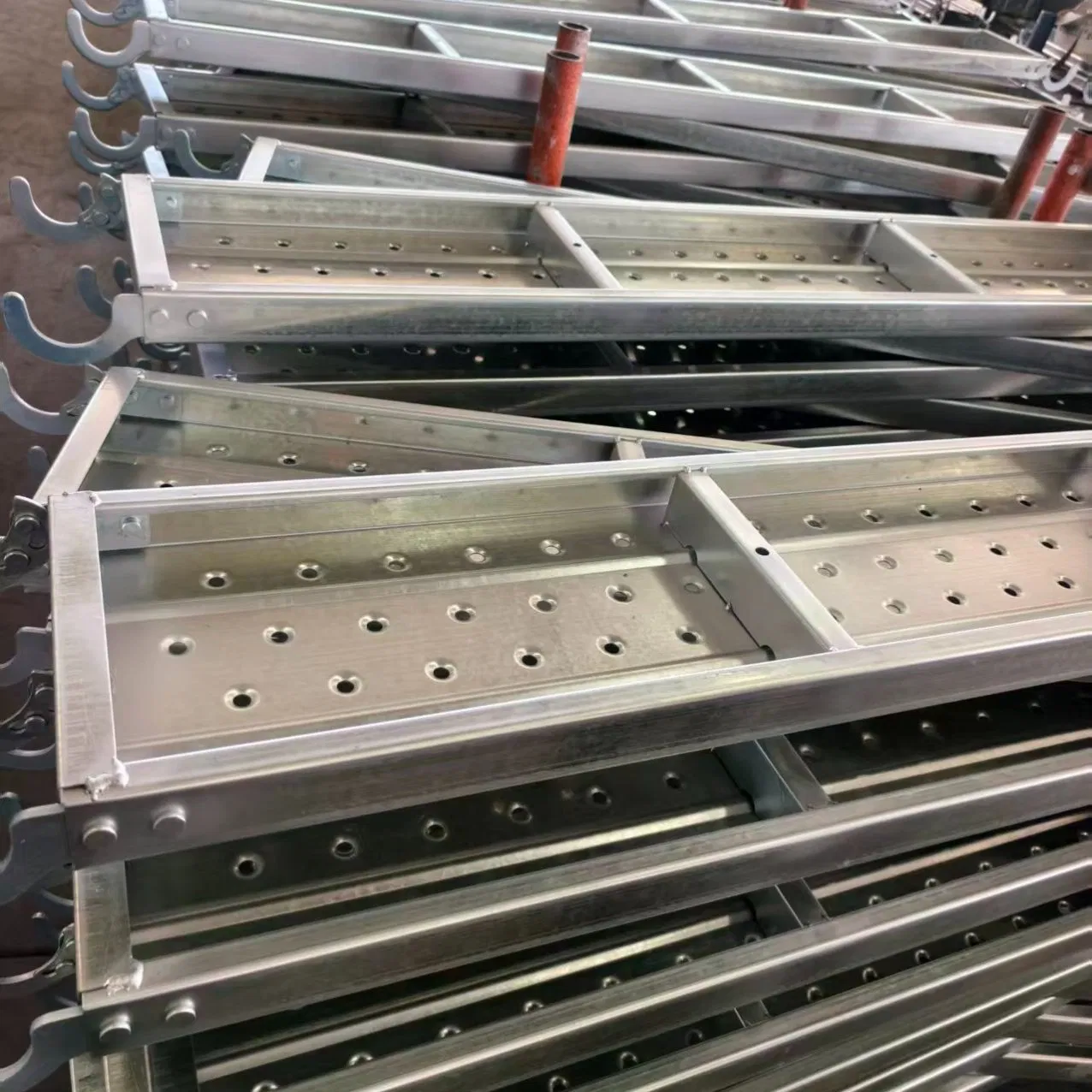High-Strength Corrosion Resistant Hook-Equipped, Industrial Aluminum Scaffold Boards