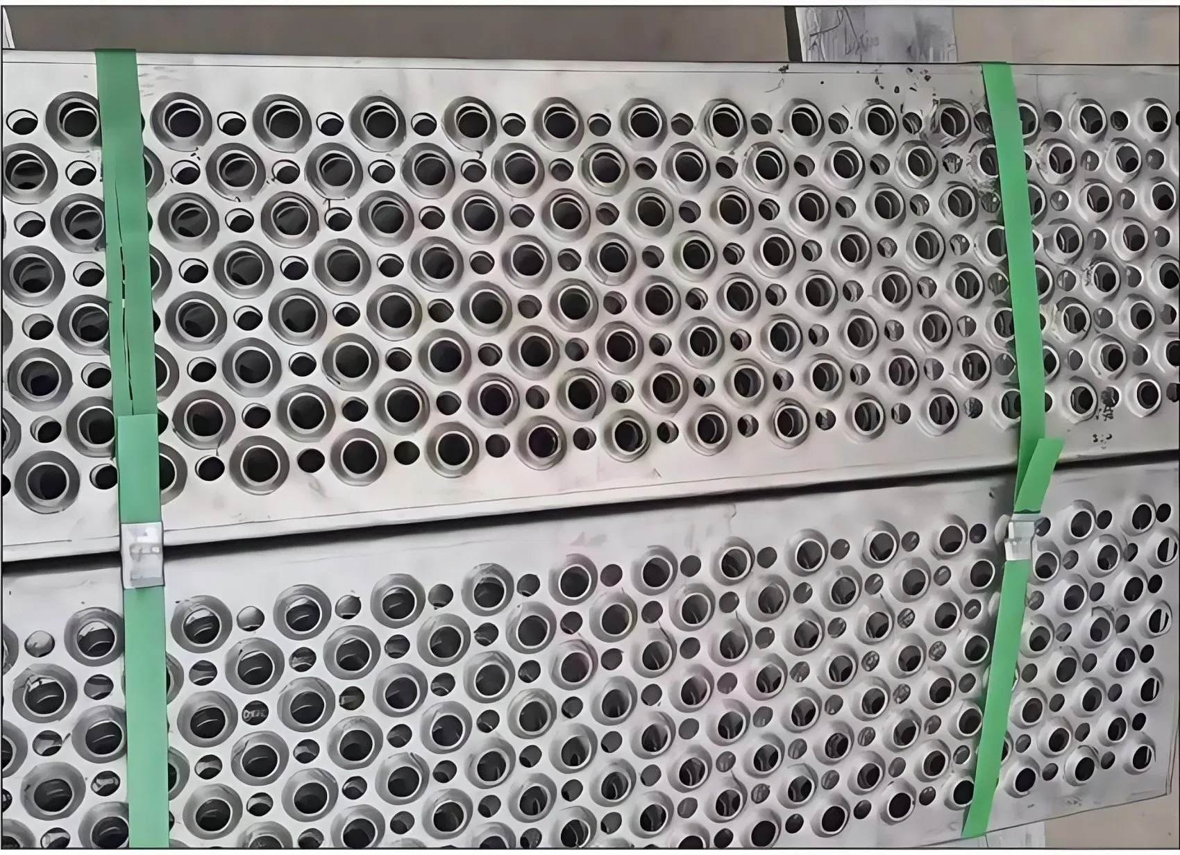 Stainless Steel Anti-Slip Board with Bulging Fish Eye Hole Screen Plain Weave Perforated