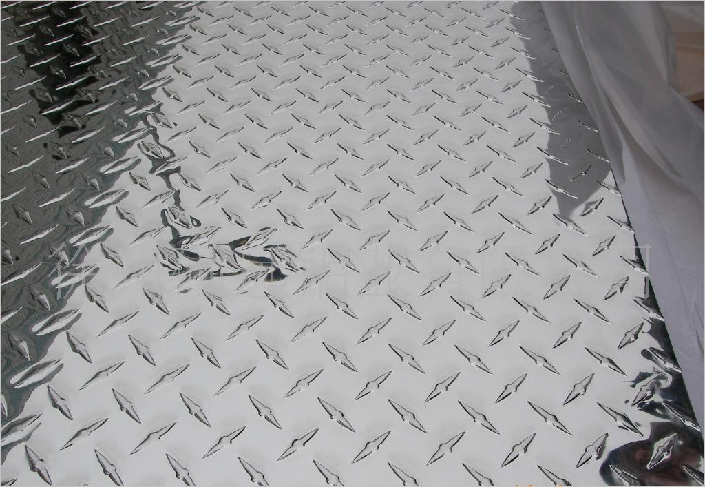 High Quality Anti-Slip Aluminum Tread Plate 3003 5052 Embossed Pattern Sheet
