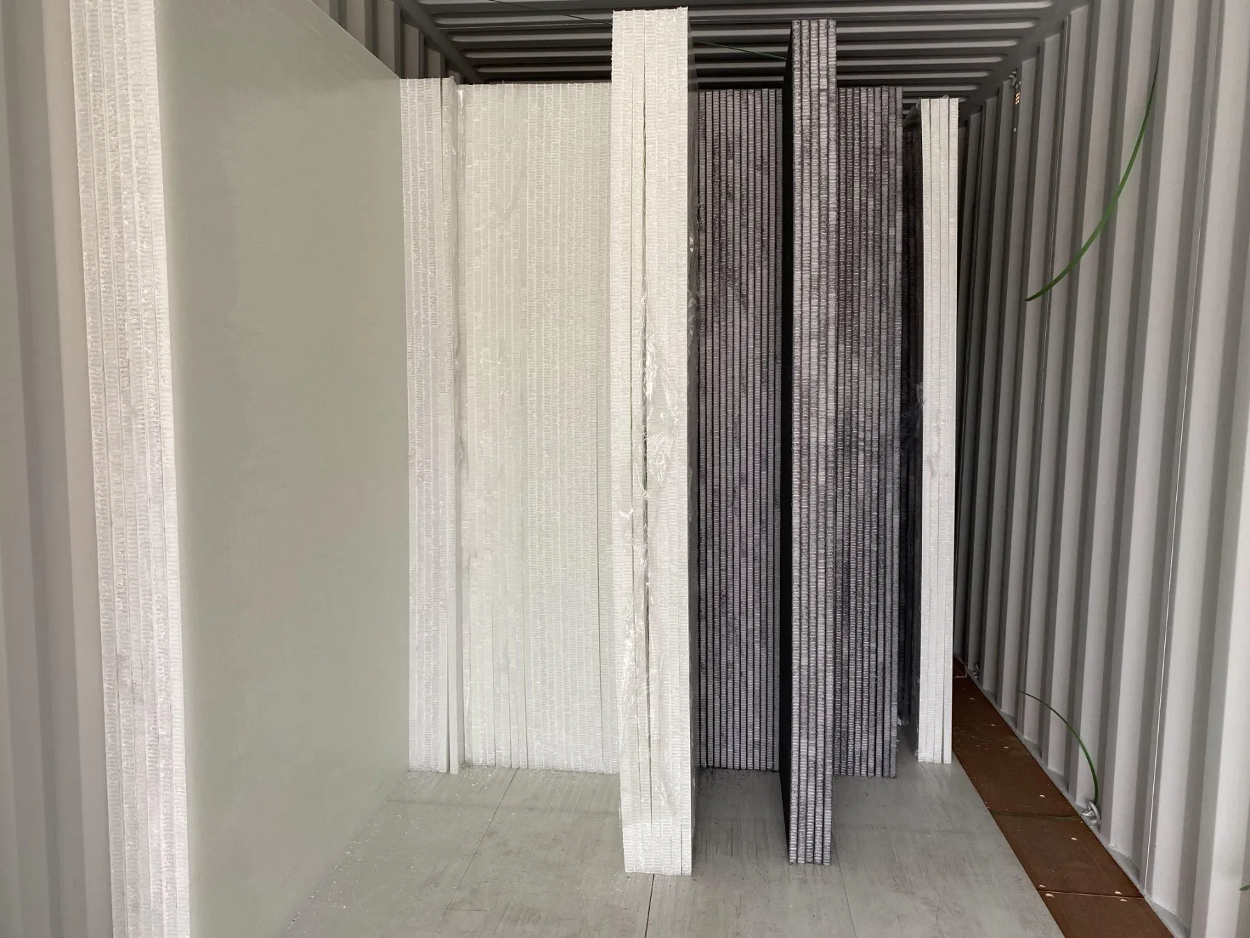 Eco-Friendly Non-Slip PP Honeycomb Sandwich Board Tread Plate Panel Tread Plate Panel Sturdy and Strong End Band Scaffold Board