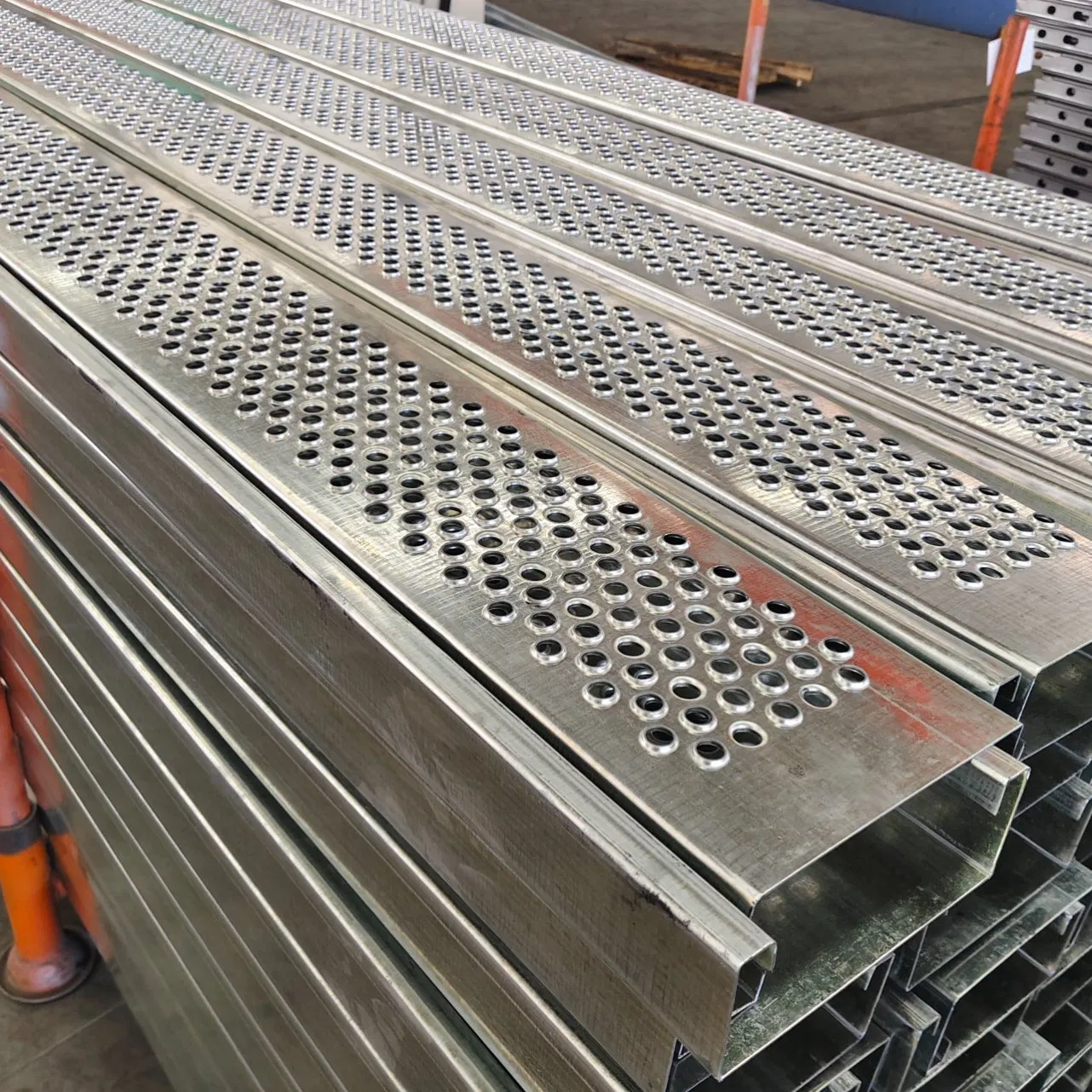 High-Strength Corrosion Resistant Hook-Equipped, Industrial Aluminum Scaffold Boards