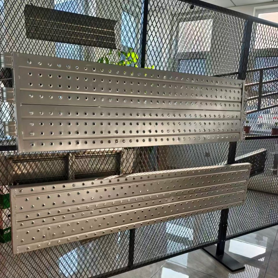 Low Price Galvanized Metal Walk-Through Scaffolding Platform Steel Board with Hook for Scaffolding System