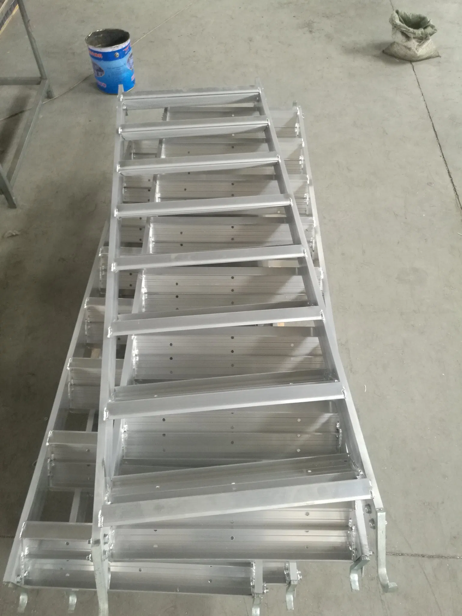 China Factory Custom Aluminum Mobile Scaffolding Tower