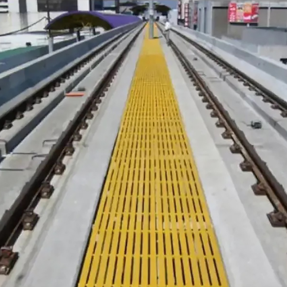 Non Slip Stair Treads FRP Grating High Strength and Durability Anti-Slip Fiberglass Grating Chemical Resistant