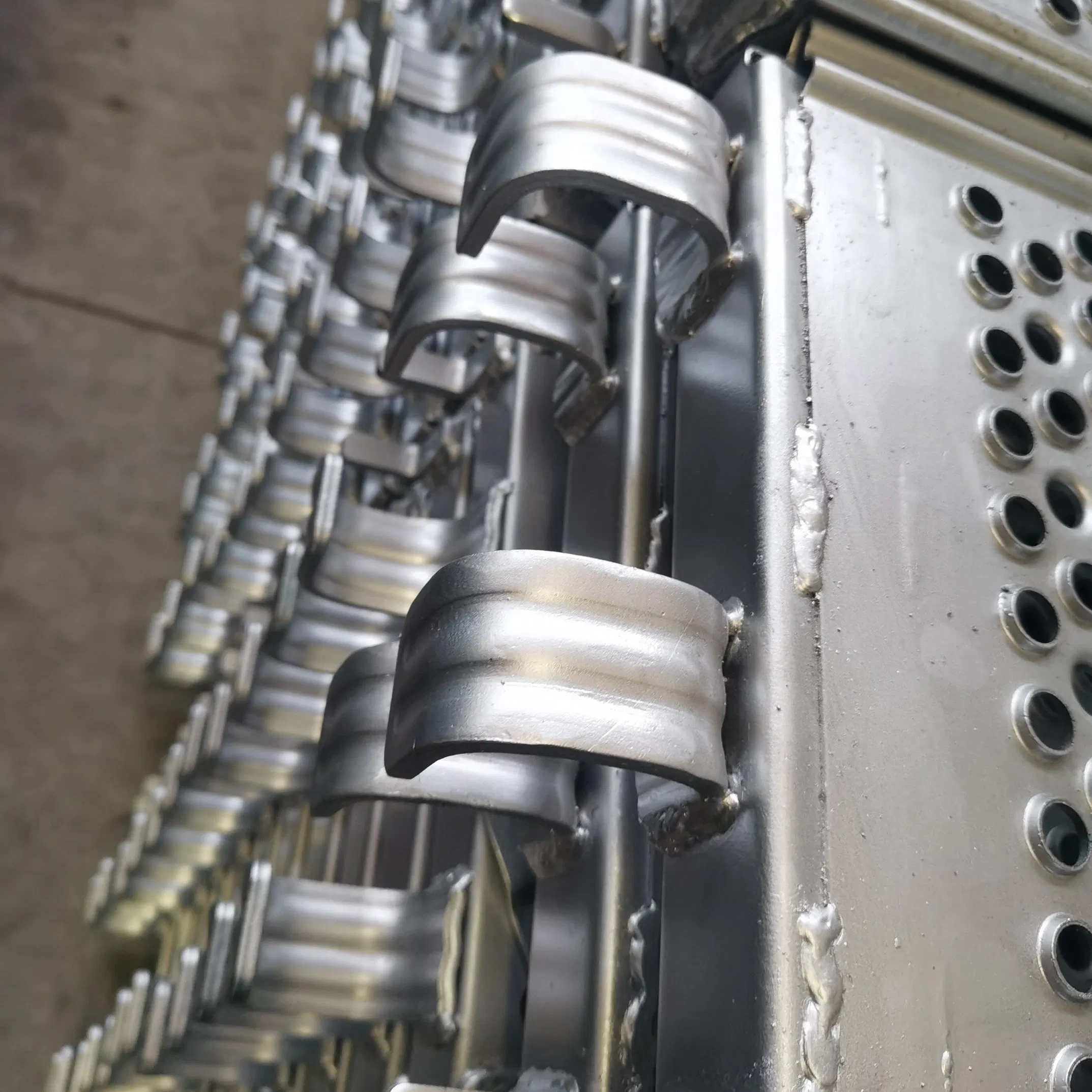 Low Price Galvanized Metal Walk-Through Scaffolding Platform Steel Board with Hook for Scaffolding System