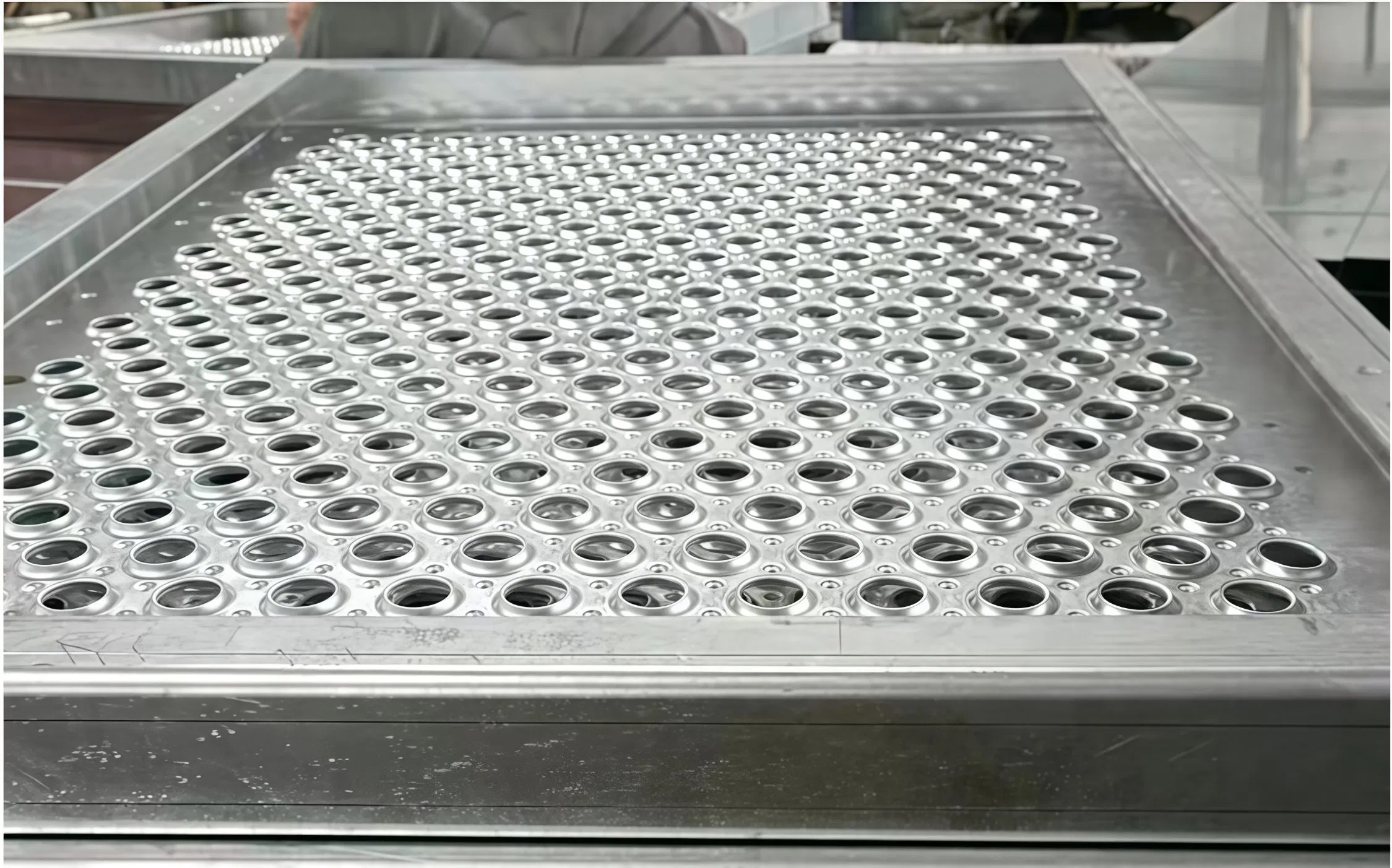 Stainless Steel Anti-Slip Board with Bulging Fish Eye Hole Screen Plain Weave Perforated