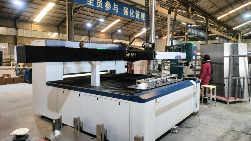 Automatic CNC bending machine for racking beam fabrication