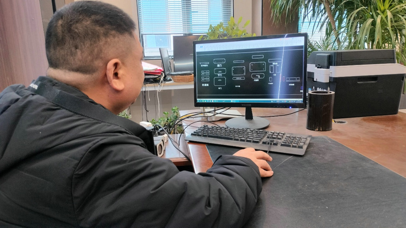 Shunyiming engineering design team working on custom racking solutions