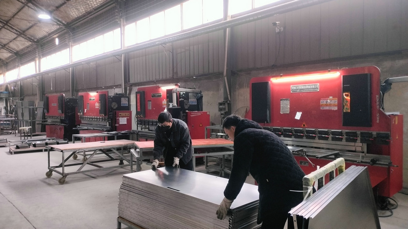 Heavy-duty bending machine for structural racking profiles
