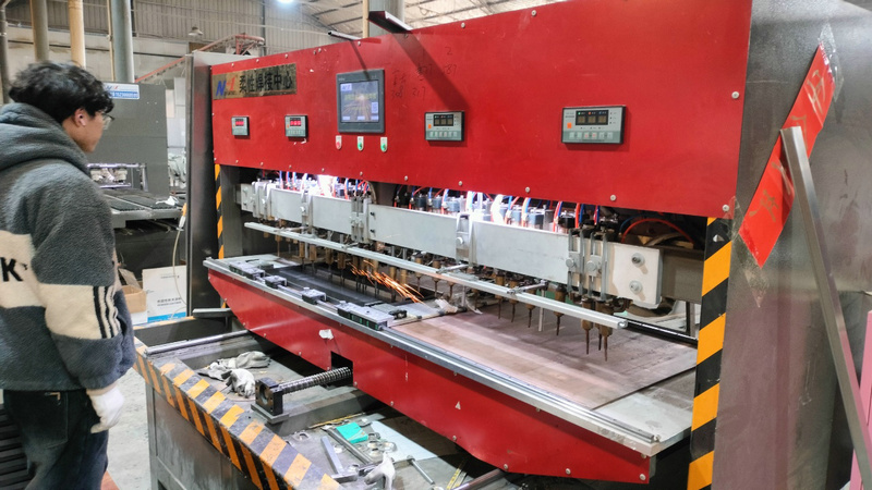 Multiple spot welder for high-speed racking frame assembly