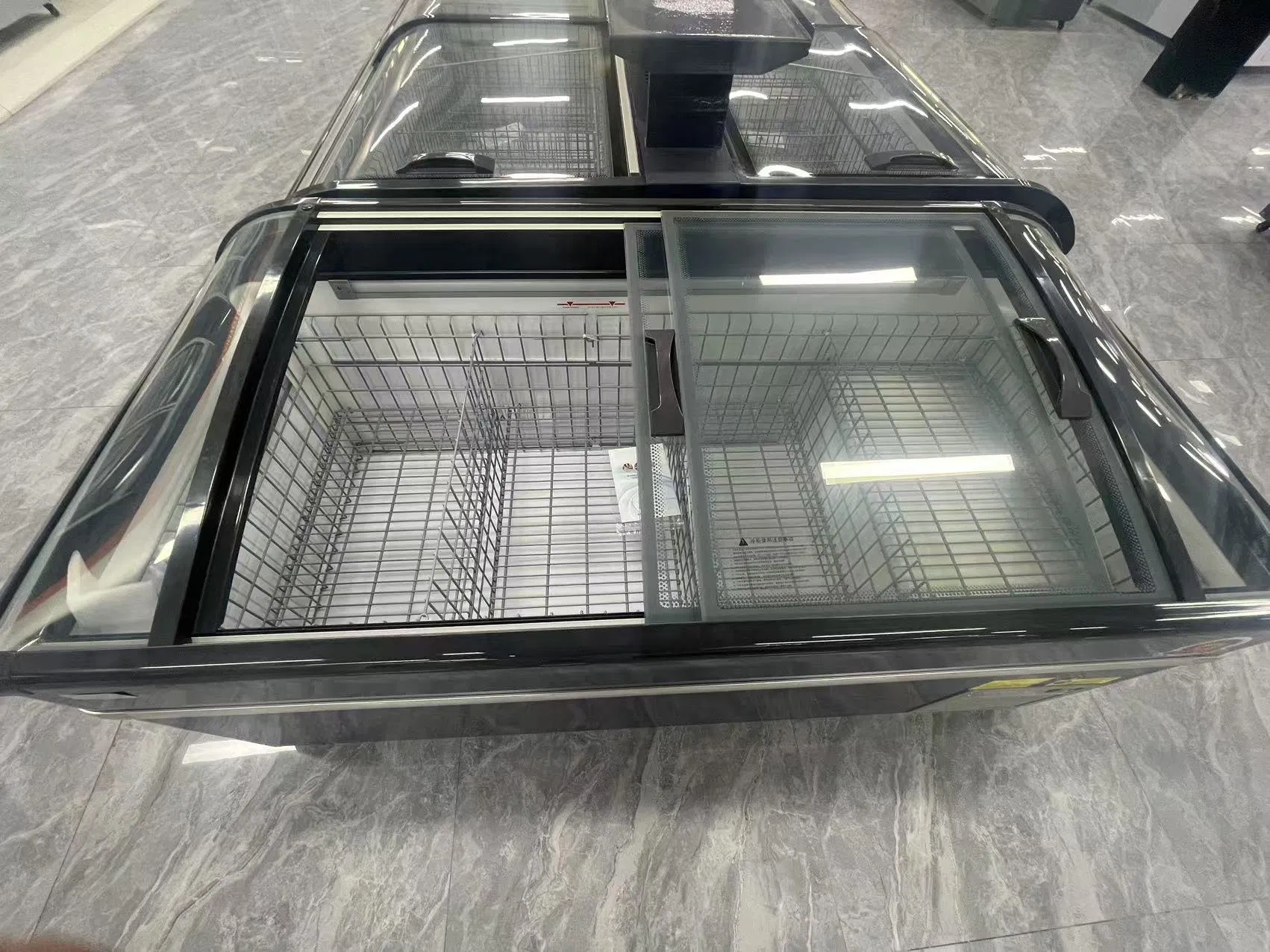 Energy-Efficient Commercial Deep Freezer with Advanced Cooling Technology