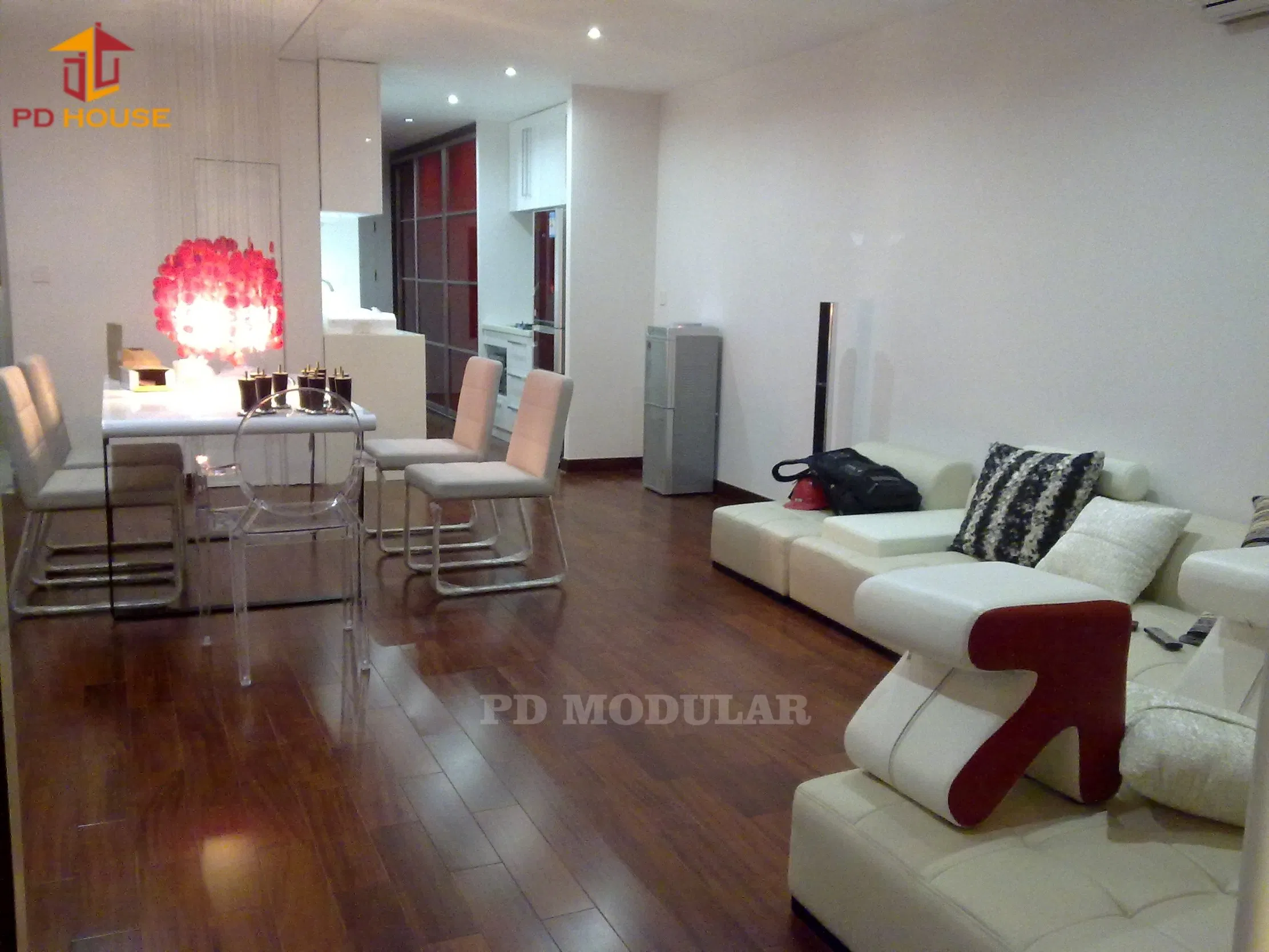 Prefabricated Integrated Capsule Home Prefab Mobile Light Steel Transportable Glass House Villa