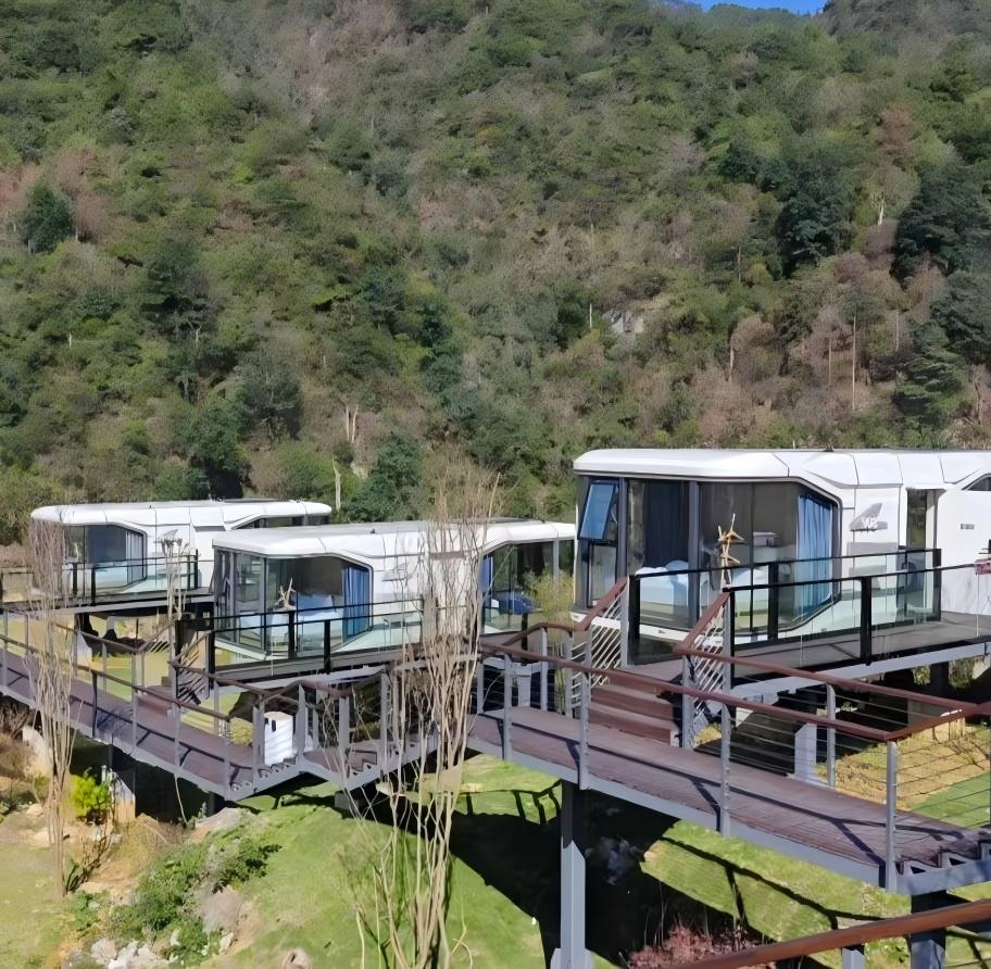 Advanced Modular Space Capsules House for Remote Research Stations