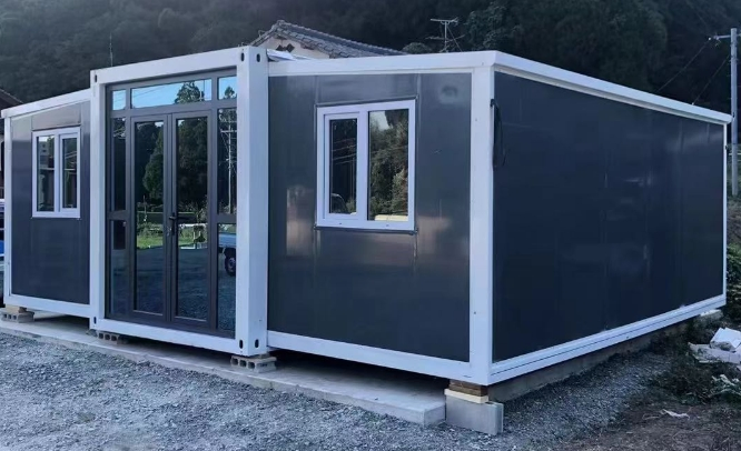 IBC 2021 &amp; CE Certified Modular House Turnkey Solution with Solar Roof for African Clinic Projects