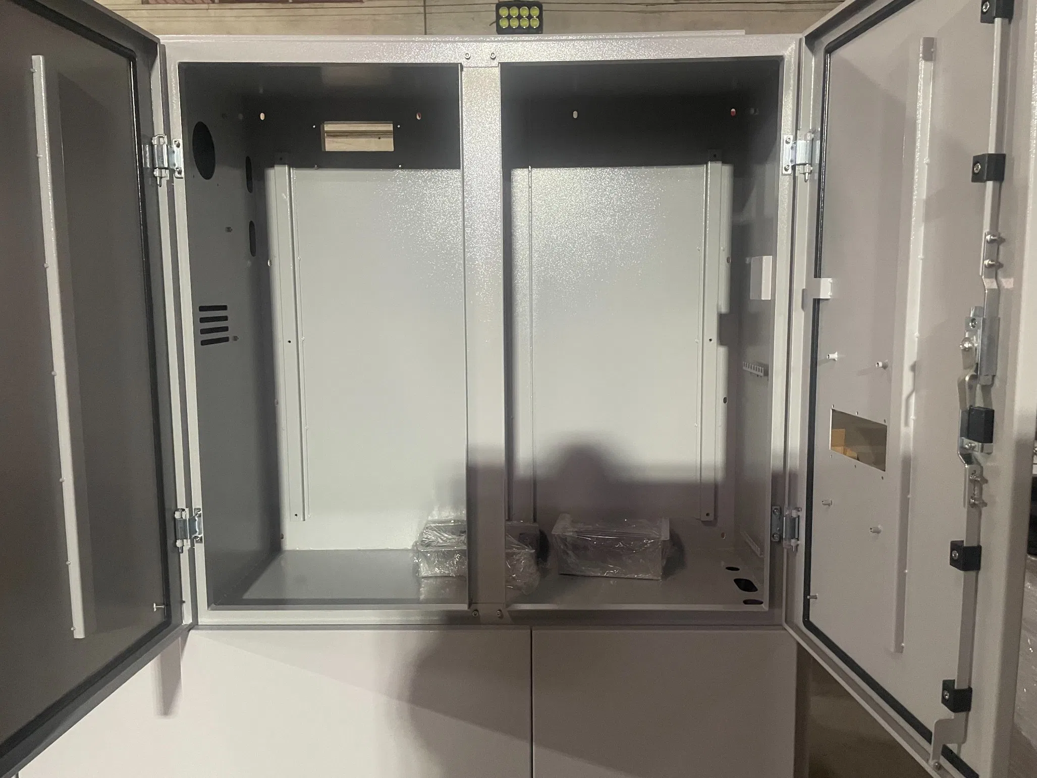 Durable Communication Device Enclosure with Waterproof Aluminum Alloy Construction