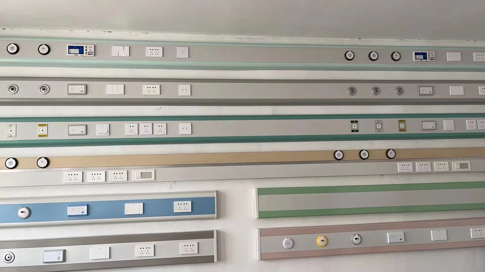 Modular Hospital Headwall Unit with Medical Gas Power Outlets and Lighting for Patient Treatment Areas