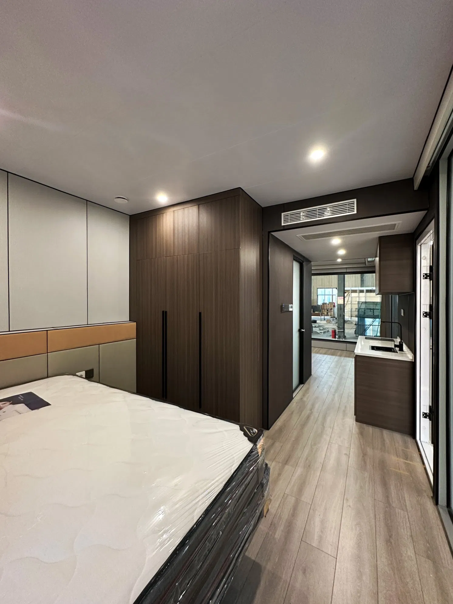 Urban Living Capsule: Space-Saving Solution with 30-Year Lifespan