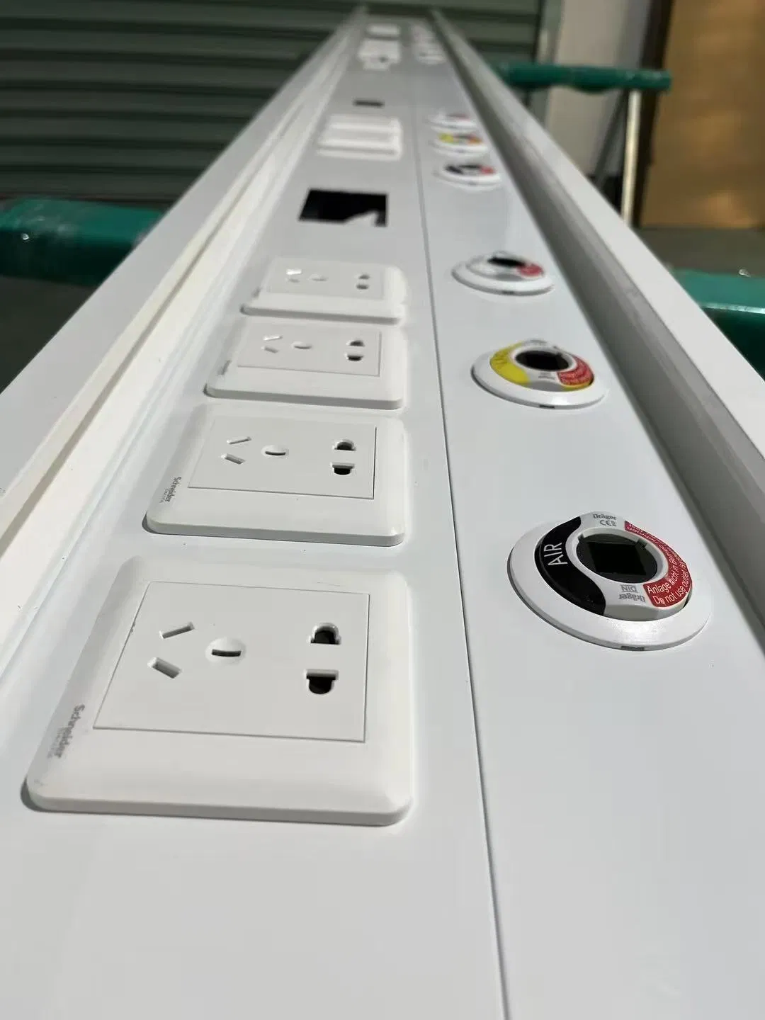 Modular Hospital Headwall Unit with Medical Gas Power Outlets and Lighting for Patient Treatment Areas