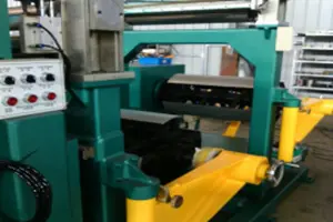 Picture of decoiler with off-set regulation system (2)