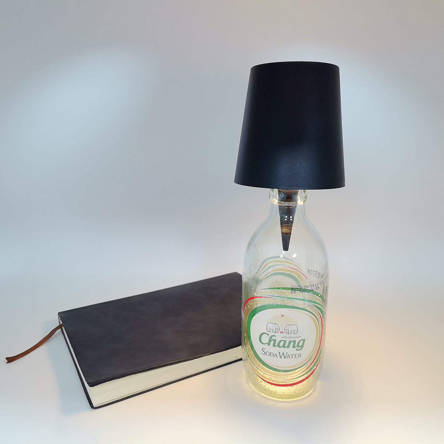 2025 Modern Eco-Friendly Cordless Restaurant Bar Table Lamp 3 Color LED Touch Control Dimmable Battery-Operated E26 Bottle-Style