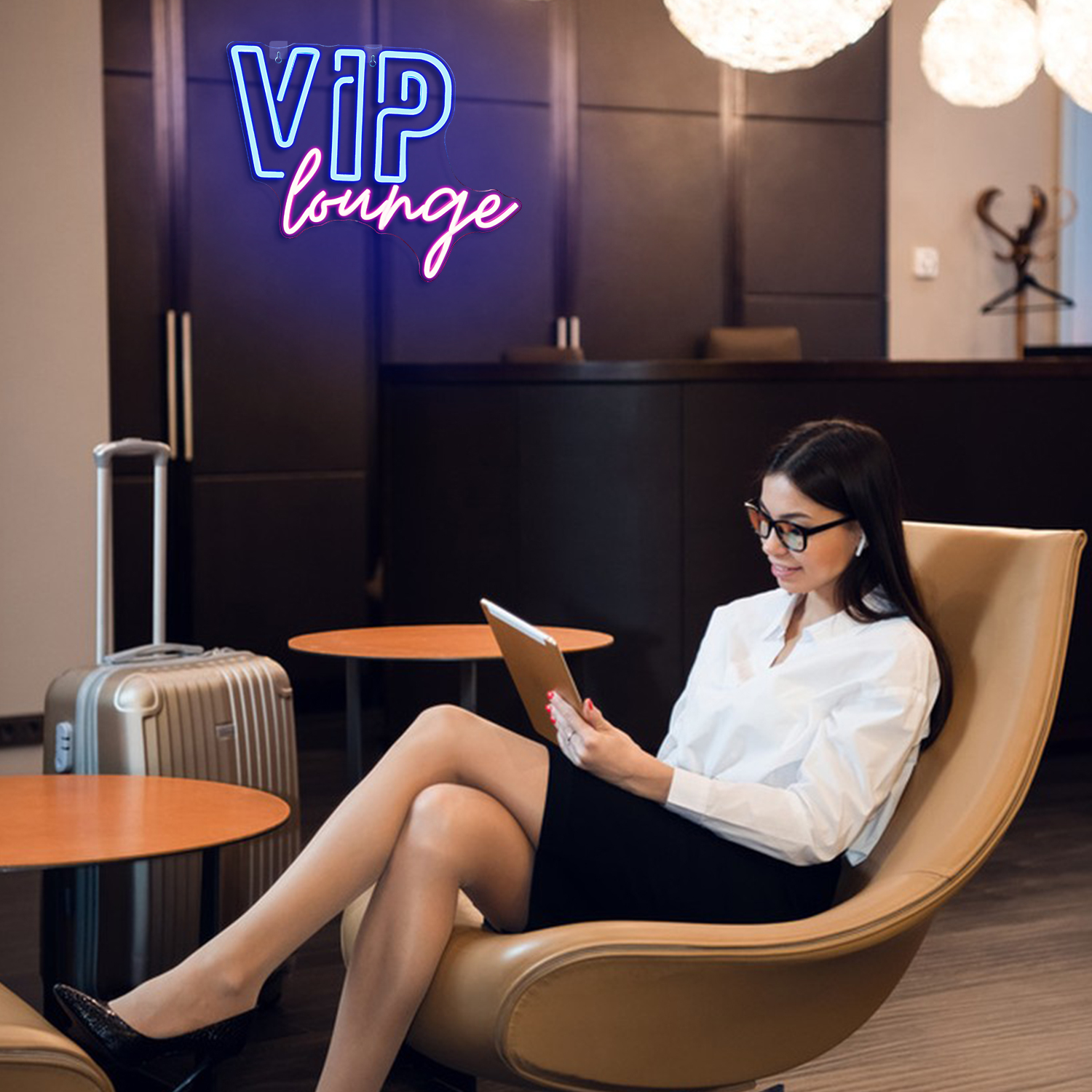 Hot VIP Lounge LED Neon Sign Motif Lights for Club Bar Restaurant Business Wall Decor Landscape Application Neon LED Light
