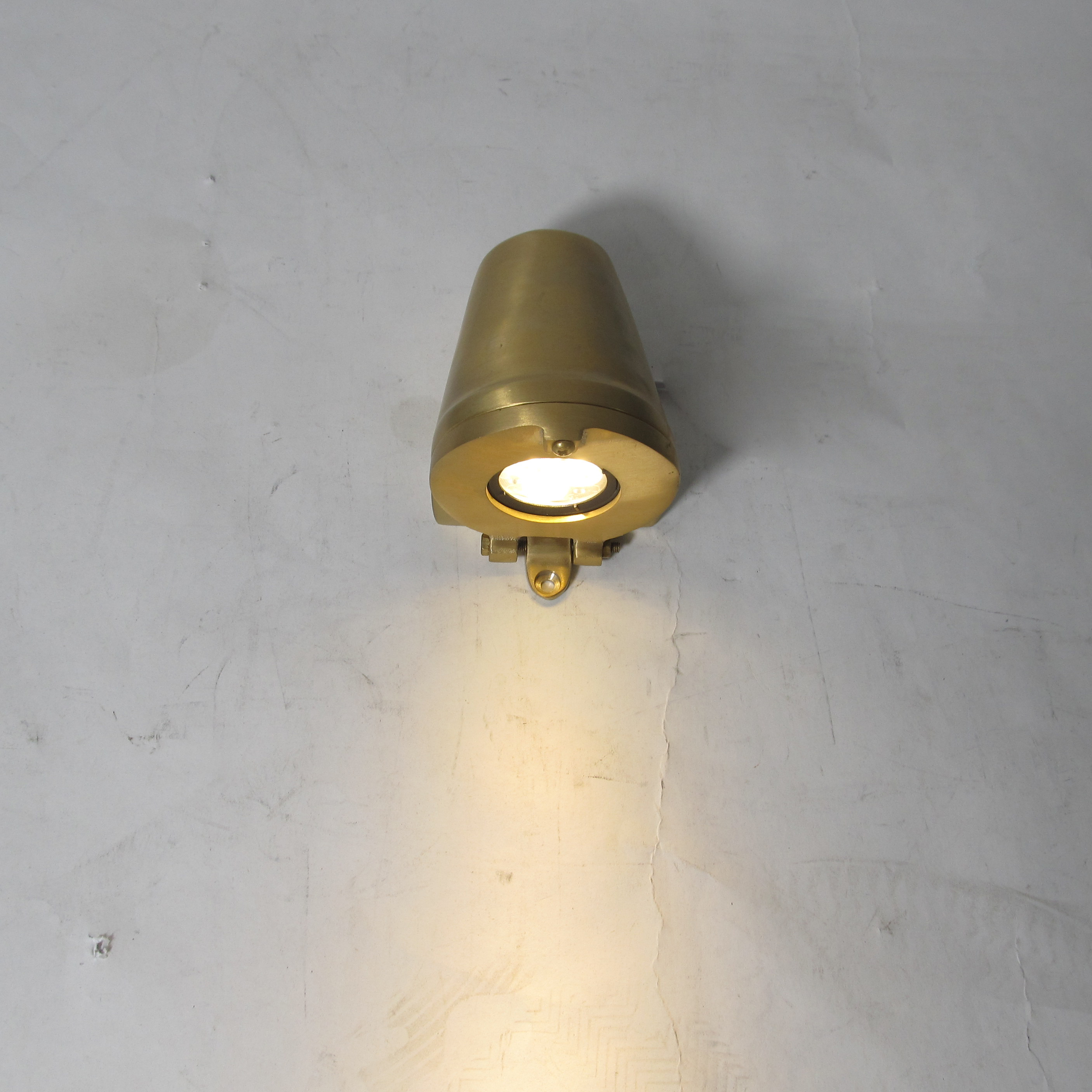 American Retro Industrial Style Copper LED Outdoor Wall Lamp Middle Ancient Warehouse Door Plate Courtyard Small Spotlight