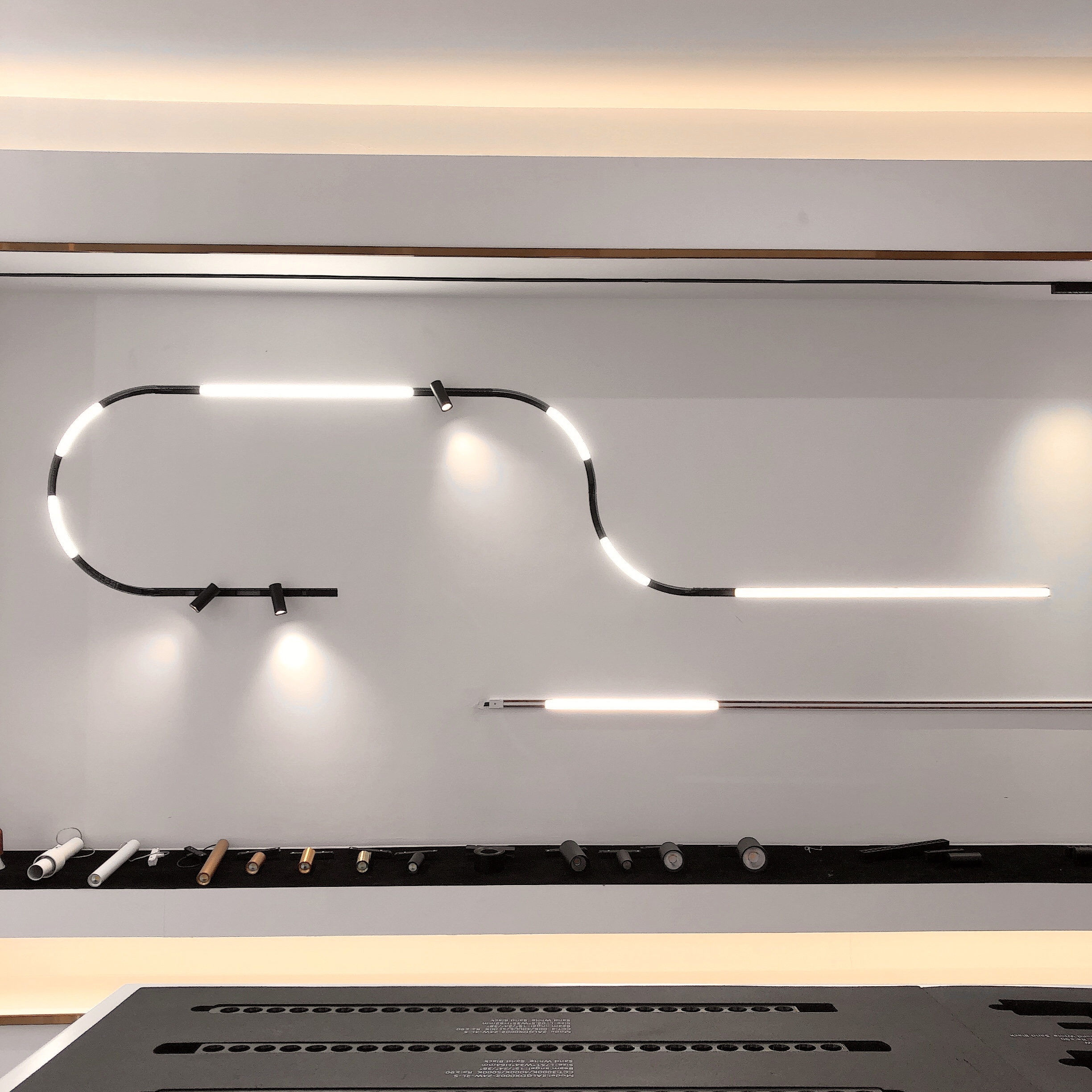 Hot Sale Modern Stylish Smart Home Solution in Real Estate Developer Best Selection of 48V Curved Magnetic Track Lights