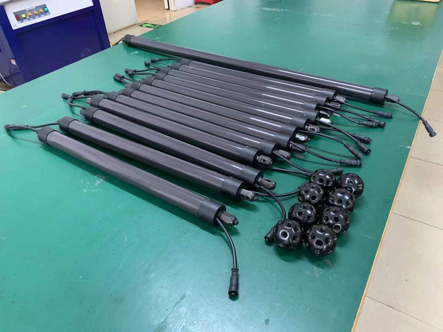 360 View Dmx 512 Control Rgb Led Meteor Tube Light