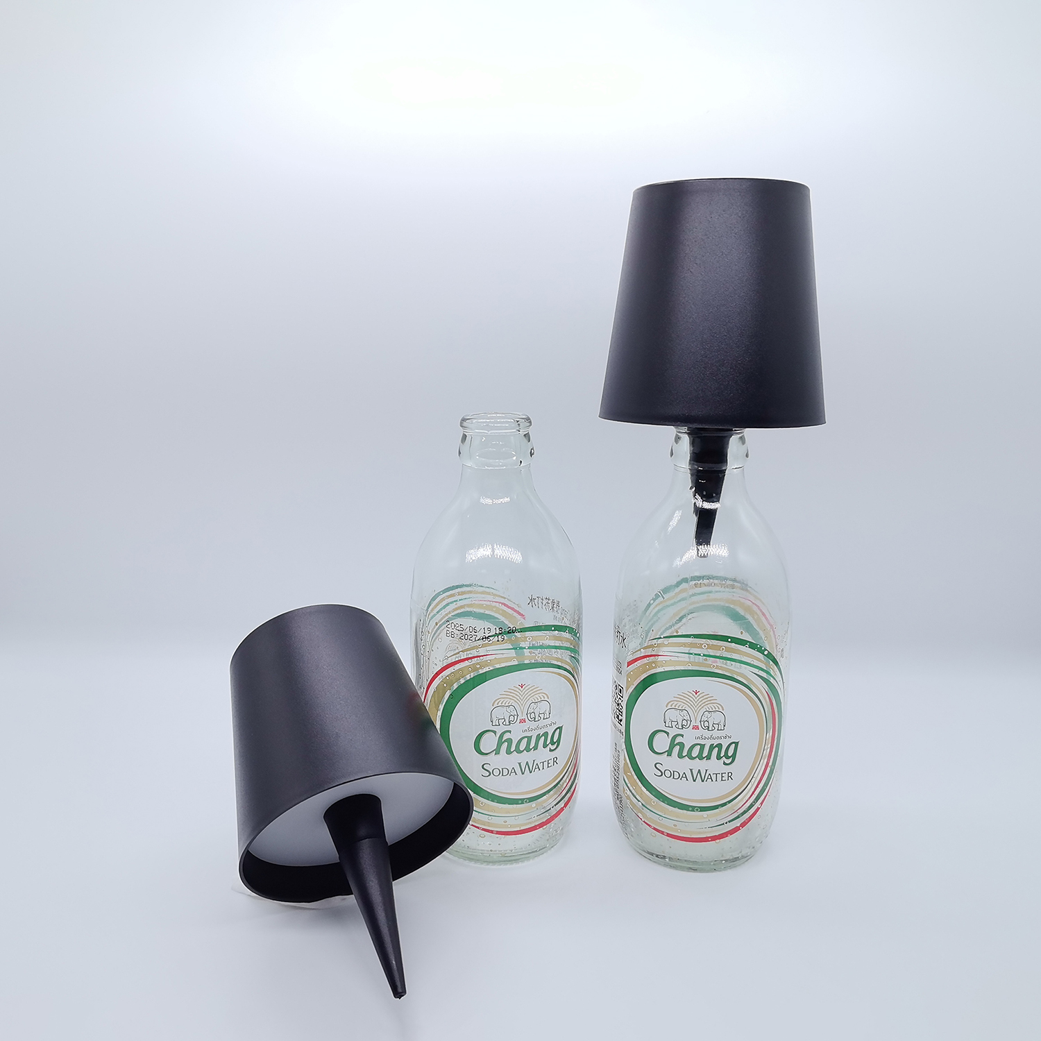 2025 Modern Eco-Friendly Cordless Restaurant Bar Table Lamp 3 Color LED Touch Control Dimmable Battery-Operated E26 Bottle-Style
