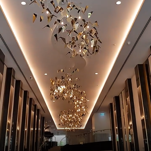 Luxury Gold Metal Art Custom Made Chandelier Pendant Lighting for Restaurant Hotels Clubs Lobby Stairs