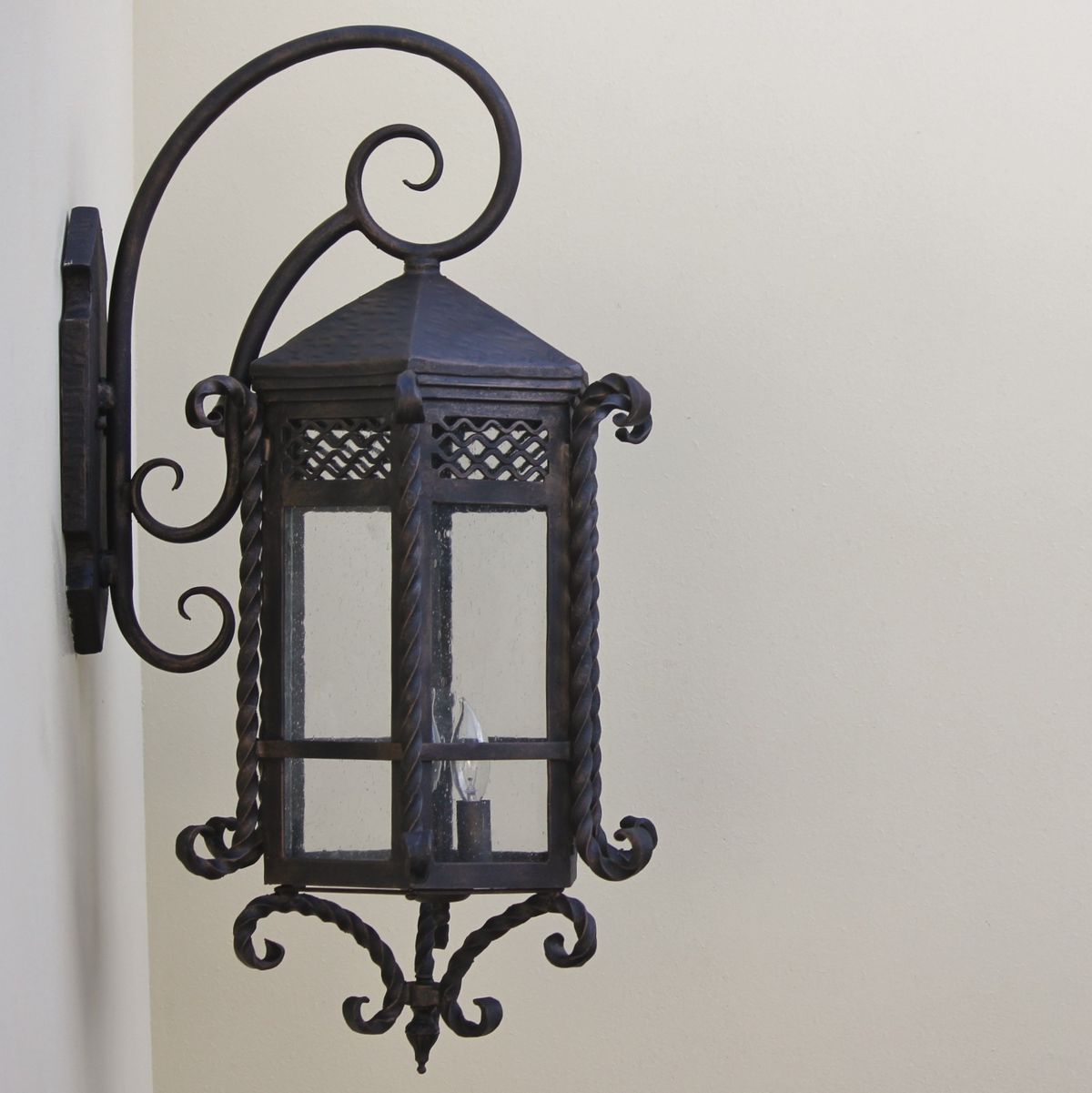European Style Waterproof Wrought Iron Wall Lamp LED Shadow Projection Outdoor Light for Garden Facade Construction Real Estate