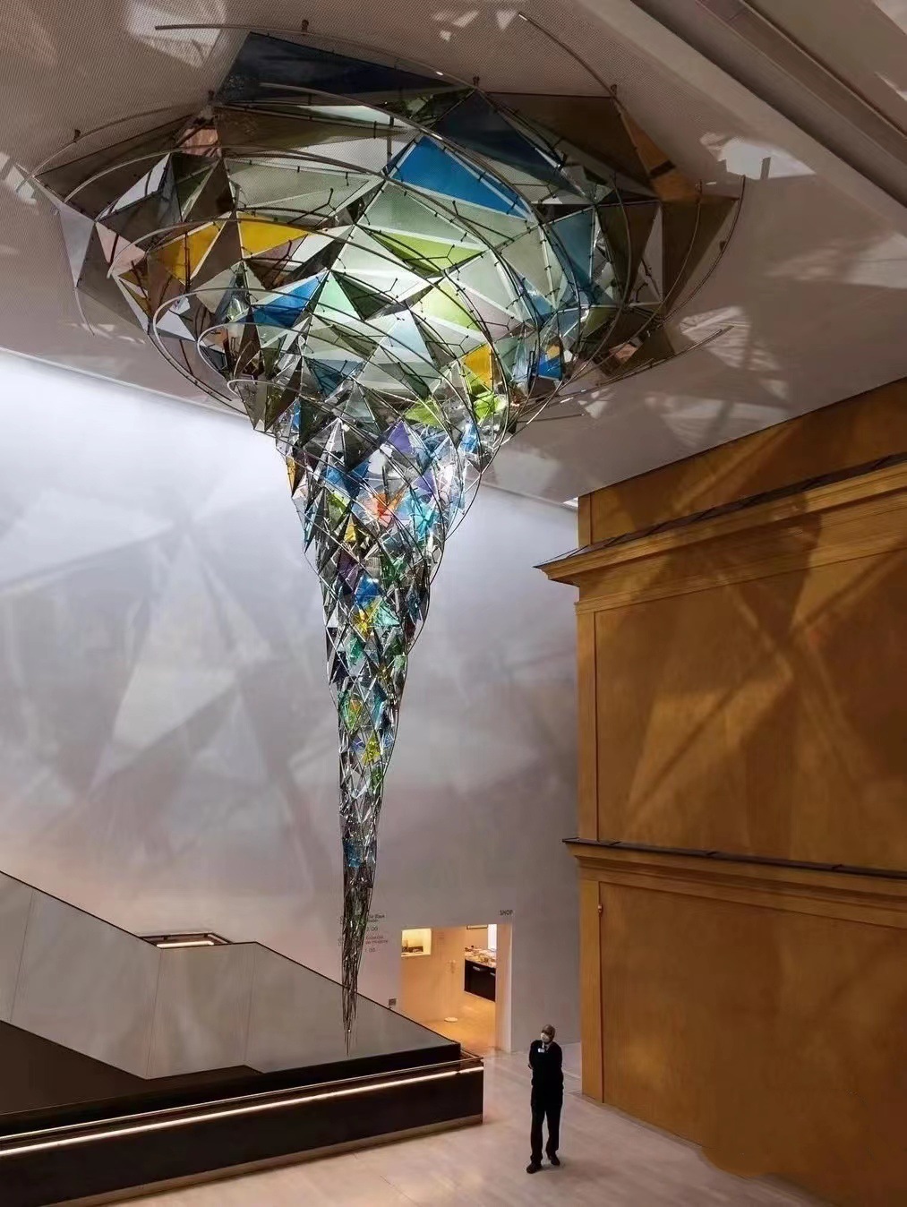 Custom Crystal Chandelier Postmodern Hotel Lobby Lighting with Colorful Irregular Designs for Shopping Mall Atriums