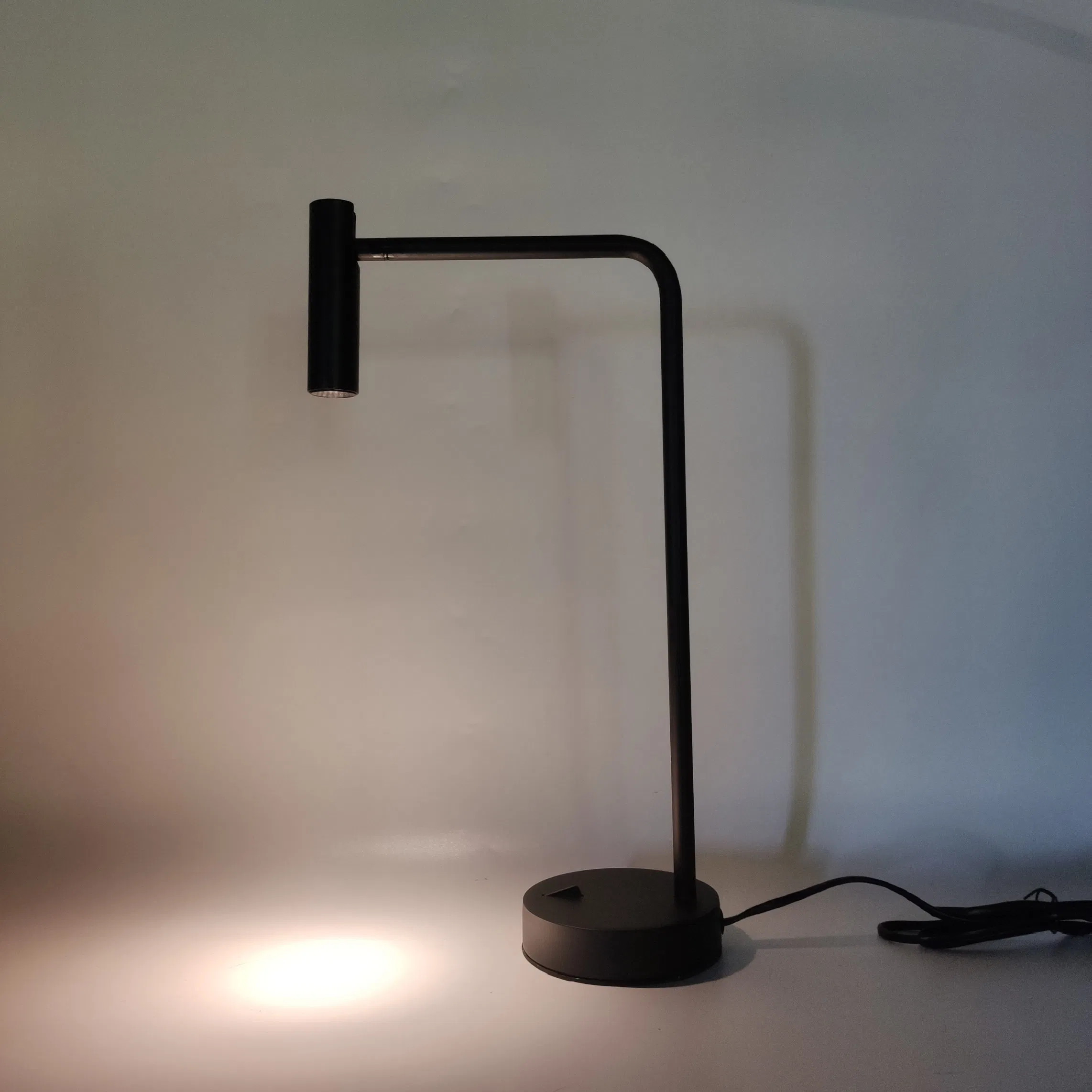 Holiday Inn Reims Centre by Ihg Guestroom King Room Queen Room LED Desk Task Lamp