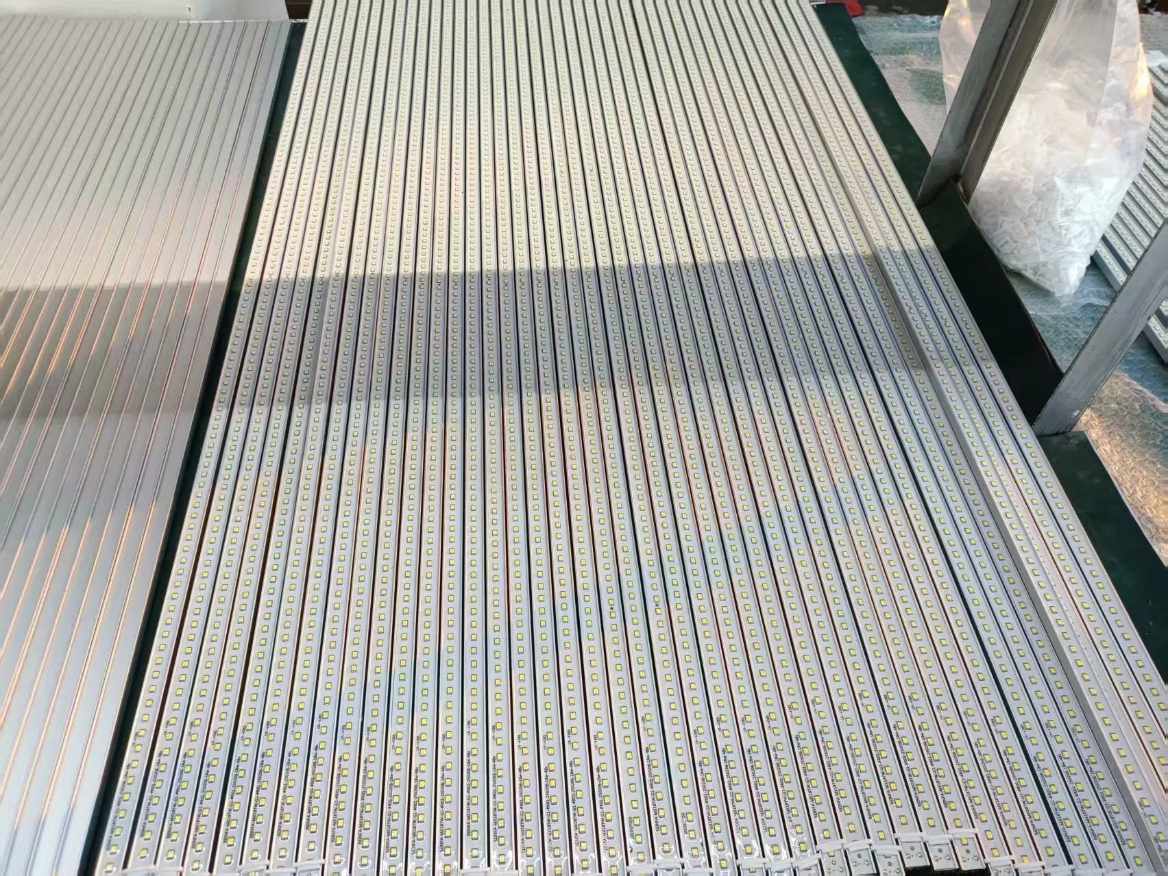 Modular Vertical Hydroponic System with Smart LED Lighting - Urban Farming Technology