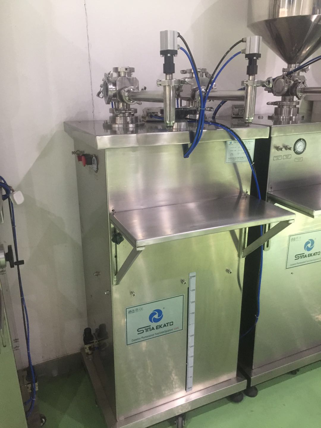 Custom Double head vertical pneumatic liquid filling machine Supplier, Suppliers