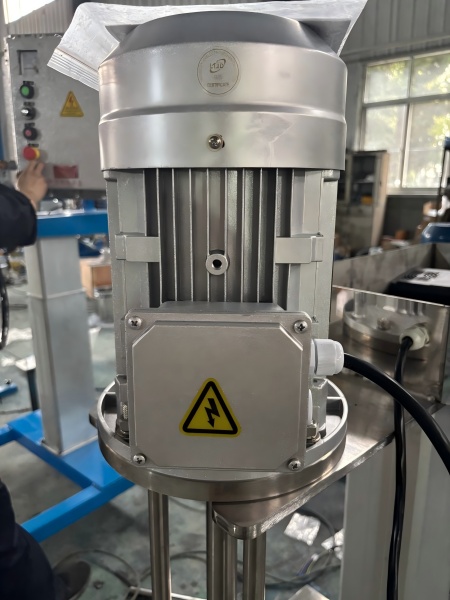 Stirring motor